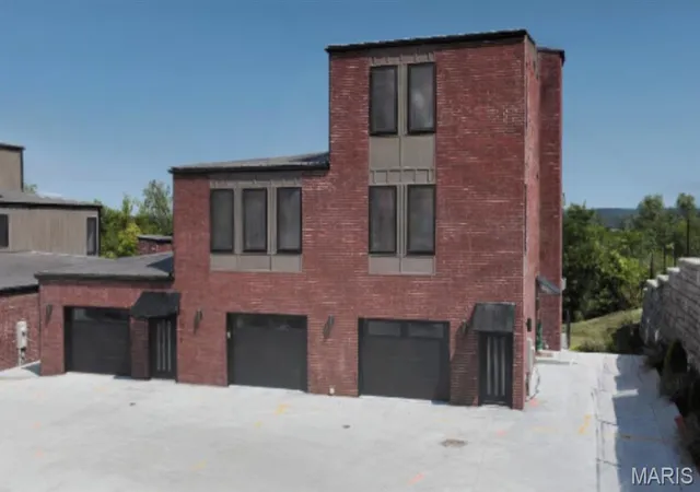 Photo 1 of Townhouse for sale at 1019 River Blf Dr, Washington, MO 63090 | MLS# MIS26058961 | Listing updated on 2026-09-30