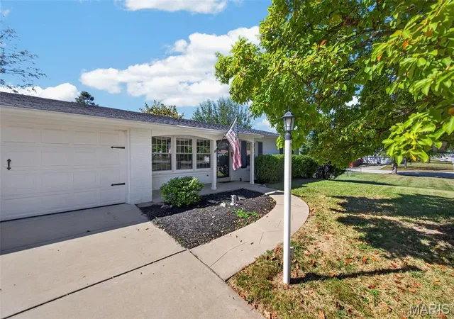 Photo 3 of Single family home for sale at 2913 Cypress Dr, Saint Charles, MO 63301 | MLS# MIS26058965 | Listing updated on 2026-10-09