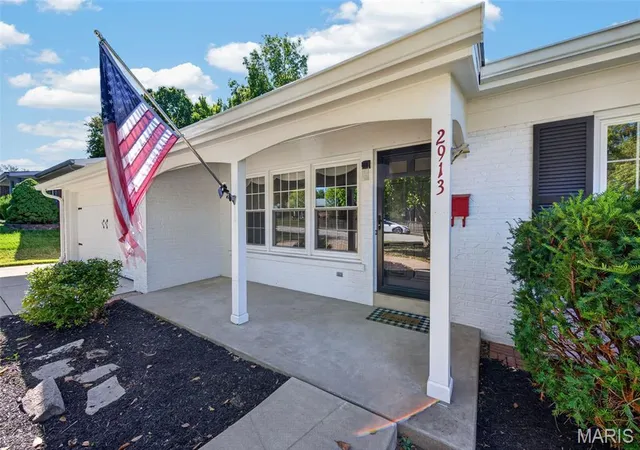 Photo 3 of Single family home for sale at 2913 Cypress Dr, Saint Charles, MO 63301 | MLS# MIS26058965 | Listing updated on 2026-10-09