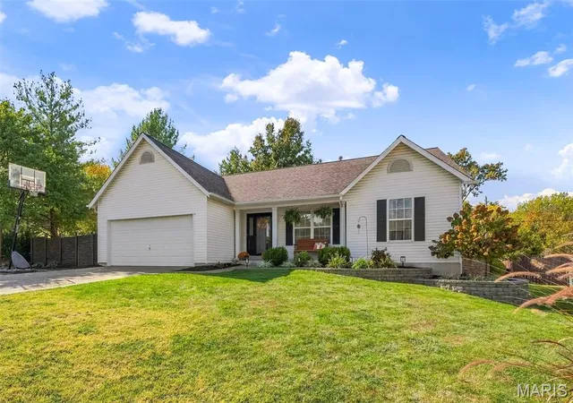Photo 1 of Single family home for sale at 50 Treeshade Ct, Saint Peters, MO 63376 | MLS# MIS26058966 | Listing updated on 2026-10-30