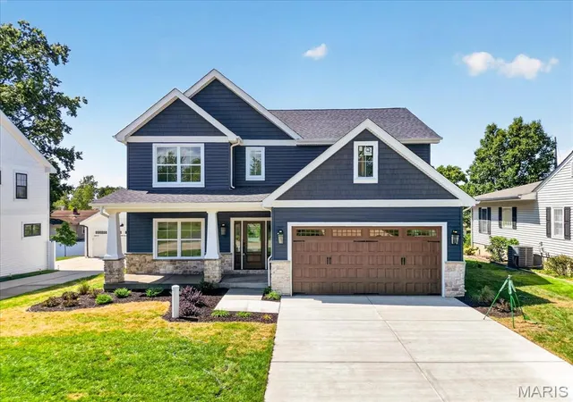 Photo 2 of Sale Pending at 923 Poinsetta Ln, Saint Louis, MO 63122 | MLS# MIS26058970 | Listing updated on 2026-09-30