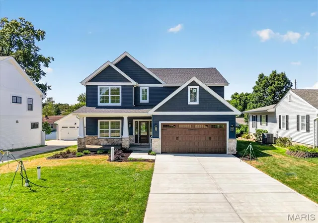 Photo 3 of Sale Pending at 923 Poinsetta Ln, Saint Louis, MO 63122 | MLS# MIS26058970 | Listing updated on 2026-09-30