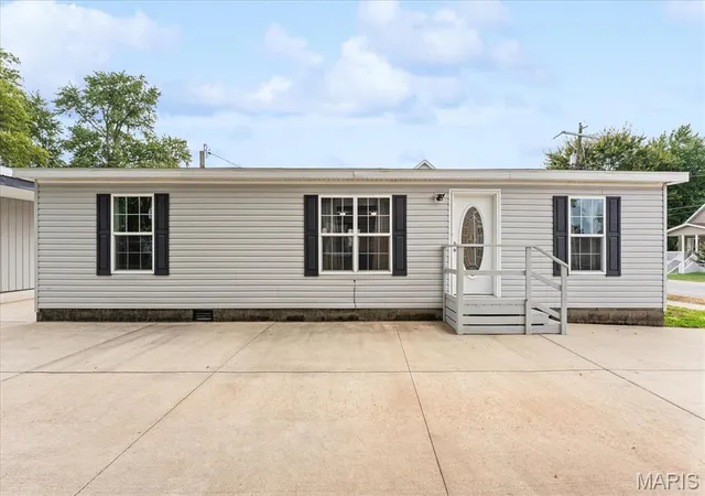 Photo 1 of Single family home for sale at 6 E Birch St, New Baden, IL 62265 | MLS# MIS26058977 | Listing updated on 2026-10-03