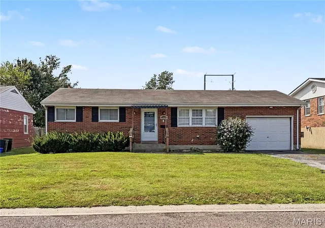 Photo 1 of Single family home for sale at 104 Joan Dr, Hartford, IL 62048 | MLS# MIS26058980 | Listing updated on 2026-10-17