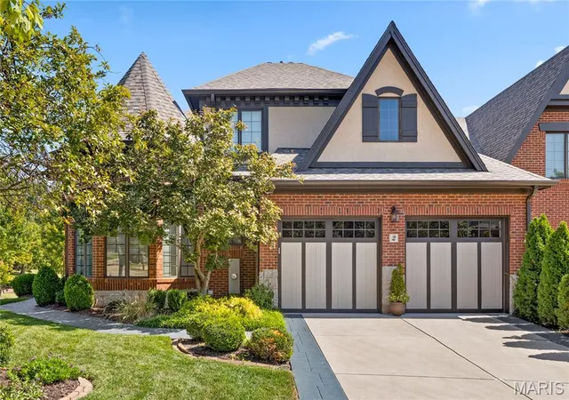 Photo 1 of Single family home for sale at 2 Upper Conway Ln, Chesterfield, MO 63017 | MLS# MIS26058991 | Listing updated on 2026-10-10