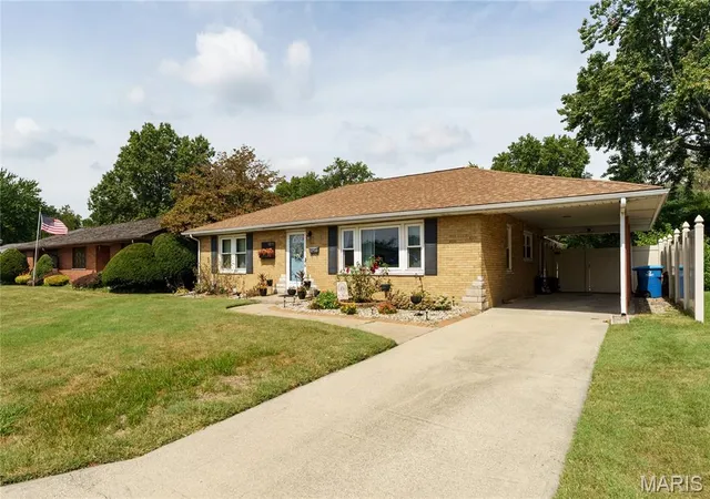 Photo 2 of Single family home for sale at 1611 Clark Ave, Granite City, IL 62040 | MLS# MIS26058998 | Listing updated on 2026-09-13