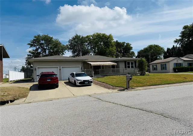 Photo 1 of Single family home for sale at 6 Orlando Pl, Fairview Heights, IL 62208 | MLS# MIS26059005 | Listing updated on 2026-09-14
