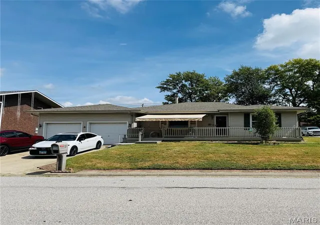 Photo 2 of Single family home for sale at 6 Orlando Pl, Fairview Heights, IL 62208 | MLS# MIS26059005 | Listing updated on 2026-09-14