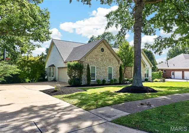 Photo 2 of Single family home for sale at 17711 Birch Leaf Ct, Wildwood, MO 63005 | MLS# MIS26059017 | Listing updated on 2026-10-06