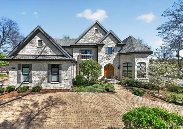 Single family home for sale at 10600 Country View Dr, Saint Louis, MO 63141 | MLS# MIS26059021