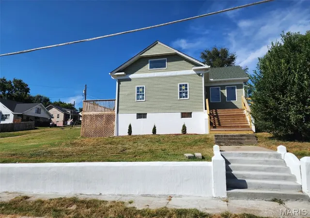 Photo 1 of Single family home for sale at 1716 Grace St, Hannibal, MO 63401 | MLS# MIS26059029 | Listing updated on 2026-09-29
