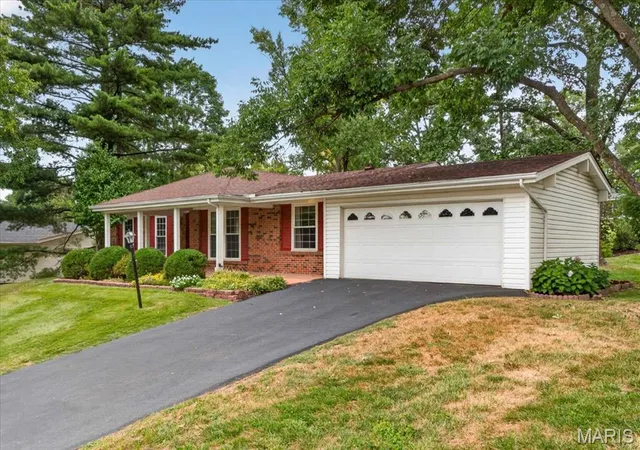 Photo 3 of Sale Pending at 12109 Lake Constance Dr, Saint Louis, MO 63146 | MLS# MIS26059034 | Listing updated on 2026-10-06