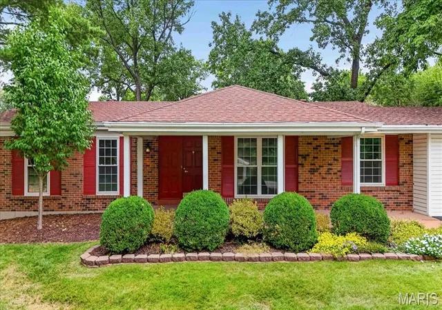Photo 3 of Sale Pending at 12109 Lake Constance Dr, Saint Louis, MO 63146 | MLS# MIS26059034 | Listing updated on 2026-10-06