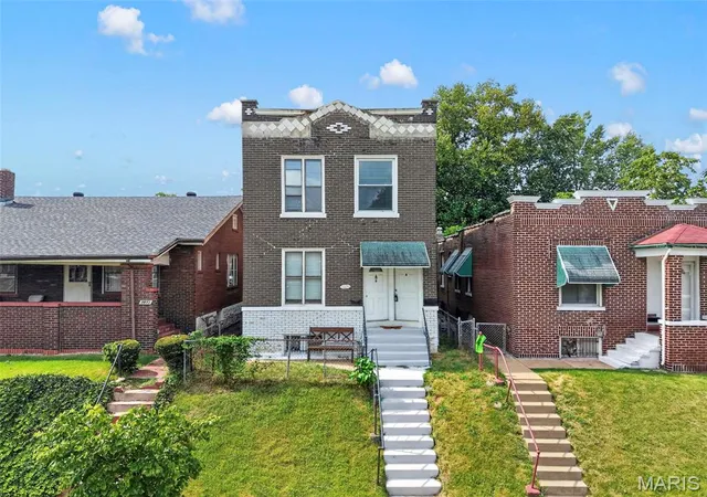 Photo 3 of Multi family home for sale at 3829 S Compton Ave, Saint Louis, MO 63118 | MLS# MIS26059053 | Listing updated on 2026-09-27