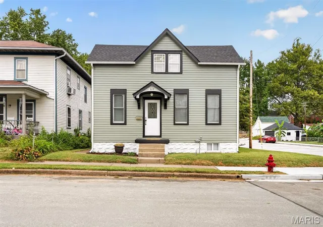 Photo 2 of Single family home for sale at 329 Houston St, Saint Charles, MO 63301 | MLS# MIS26059066 | Listing updated on 2026-09-23