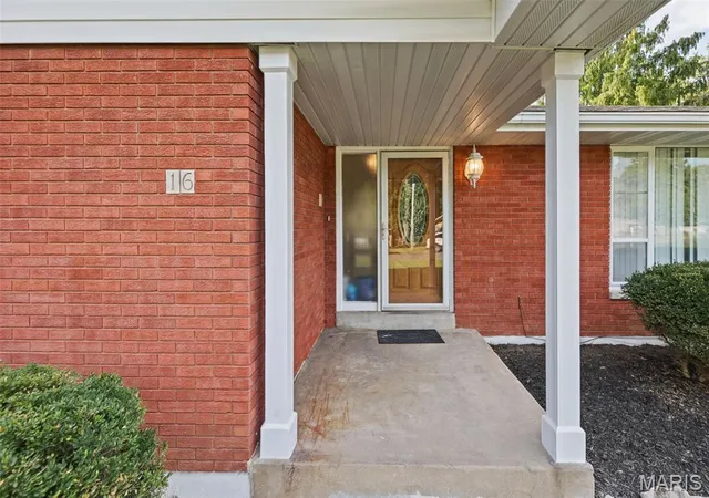 Photo 3 of Single family home for sale at 16 Londonderry Dr, Fairview Heights, IL 62208 | MLS# MIS26059070 | Listing updated on 2026-10-09