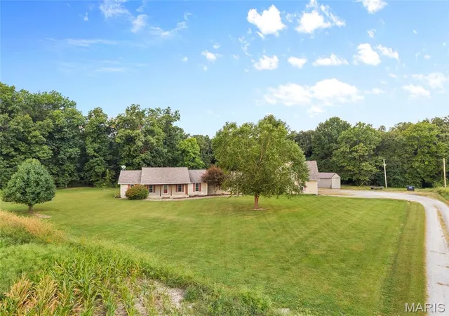 Photo 3 of Single family home for sale at 6289 Oak Crk Trl, Mount Olive, IL 62069 | MLS# MIS26059071 | Listing updated on 2026-10-03