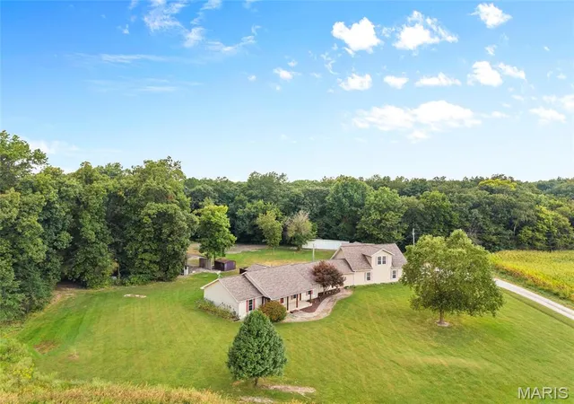 Photo 3 of Single family home for sale at 6289 Oak Crk Trl, Mount Olive, IL 62069 | MLS# MIS26059071 | Listing updated on 2026-10-03