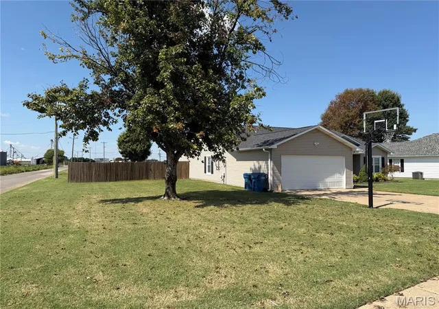 Photo 2 of Single family home for sale at 1102 Sequoyah Ave, New Madrid, MO 63869 | MLS# MIS26059074 | Listing updated on 2026-09-21