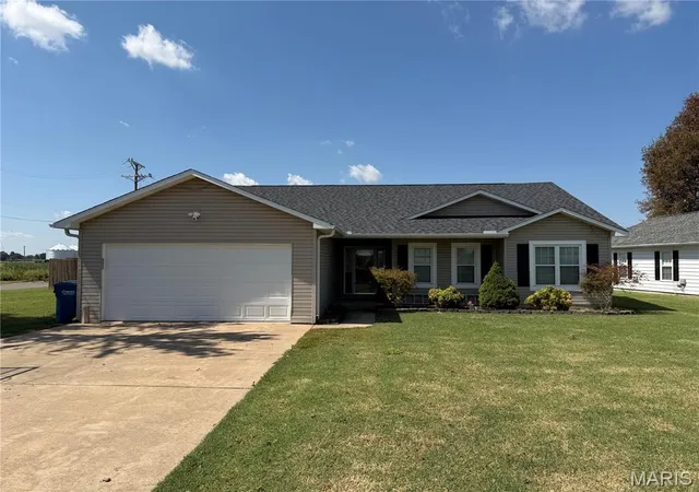 Photo 3 of Single family home for sale at 1102 Sequoyah Ave, New Madrid, MO 63869 | MLS# MIS26059074 | Listing updated on 2026-09-21