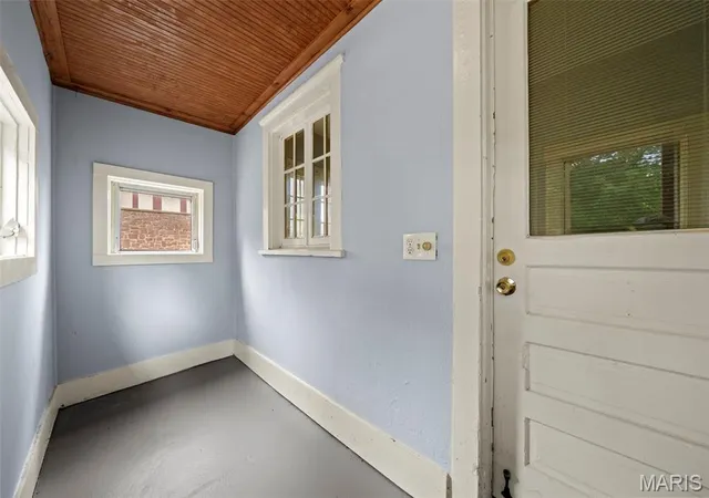 Photo 4 of Single family home for sale at 9914 Parkway Dr, Saint Louis, MO 63137 | MLS# MIS26059079 | Listing updated on 2026-09-18