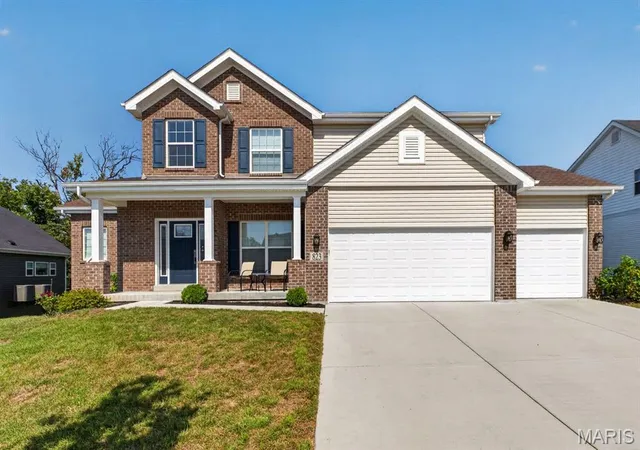 Photo 1 of Mansion for sale at 823 Silver Buck Ln, Chesterfield, MO 63005 | MLS# MIS26059085 | Listing updated on 2026-09-28