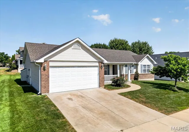 Photo 2 of Single family home for sale at 11 Swift Crk Ct, Saint Peters, MO 63376 | MLS# MIS26059094 | Listing updated on 2026-09-30