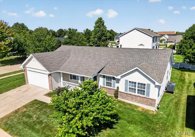 Photo 3 of Single family home for sale at 11 Swift Crk Ct, Saint Peters, MO 63376 | MLS# MIS26059094 | Listing updated on 2026-09-30