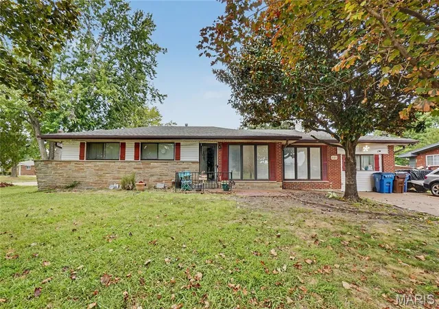 Photo 1 of Single family home for sale at 101 Sunset Dr, Hazelwood, MO 63042 | MLS# MIS26059095 | Listing updated on 2026-09-13