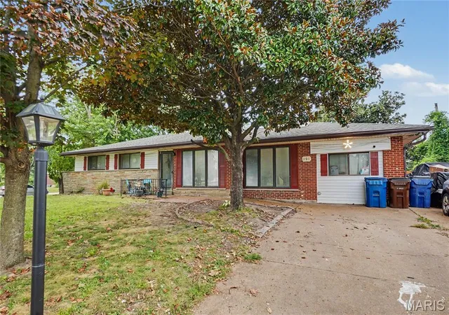 Photo 2 of Single family home for sale at 101 Sunset Dr, Hazelwood, MO 63042 | MLS# MIS26059095 | Listing updated on 2026-09-13