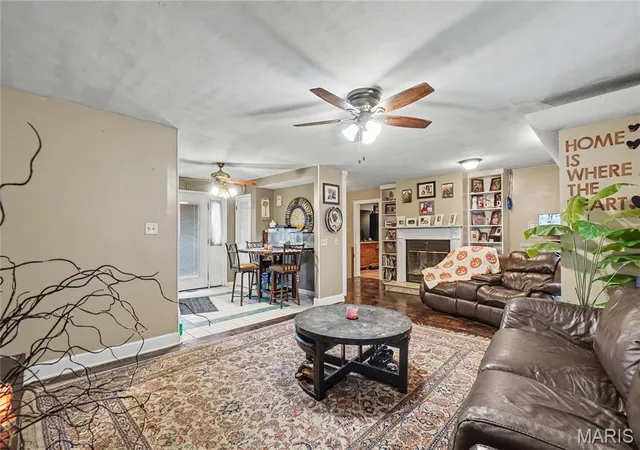 Photo 3 of Single family home for sale at 101 Sunset Dr, Hazelwood, MO 63042 | MLS# MIS26059095 | Listing updated on 2026-09-13