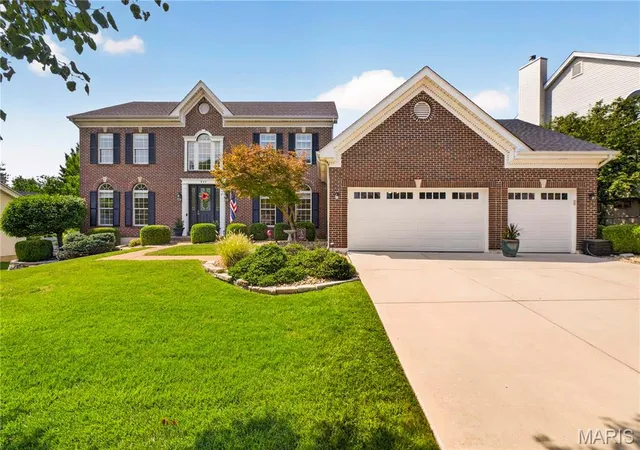 Photo 1 of Single family home for sale at 947 Crown Pointe Ests Dr, Wildwood, MO 63021 | MLS# MIS26059102 | Listing updated on 2026-10-05