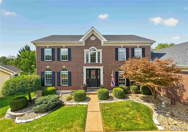 Photo 2 of Single family home for sale at 947 Crown Pointe Ests Dr, Wildwood, MO 63021 | MLS# MIS26059102 | Listing updated on 2026-10-05