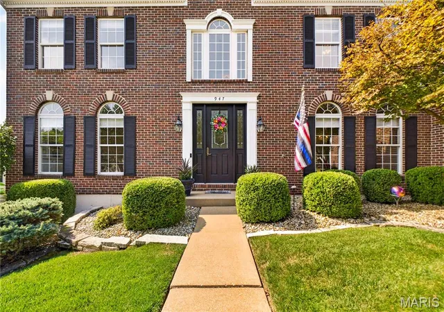Photo 3 of Single family home for sale at 947 Crown Pointe Ests Dr, Wildwood, MO 63021 | MLS# MIS26059102 | Listing updated on 2026-10-05