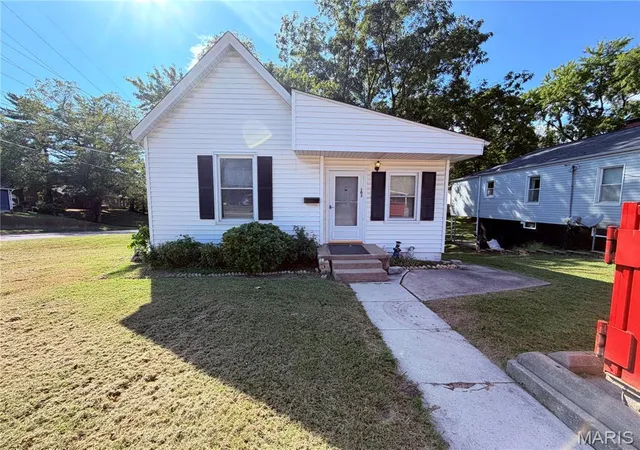 Photo 1 of Single family home for sale at 103 N Jefferson Ave, Collinsville, IL 62234 | MLS# MIS26059105 | Listing updated on 2026-09-14