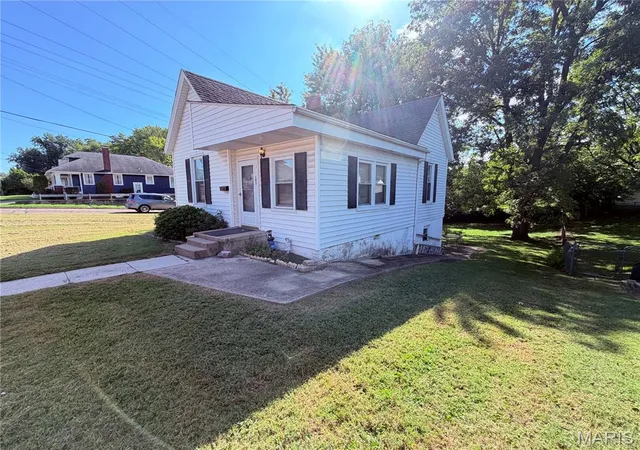 Photo 2 of Single family home for sale at 103 N Jefferson Ave, Collinsville, IL 62234 | MLS# MIS26059105 | Listing updated on 2026-09-14