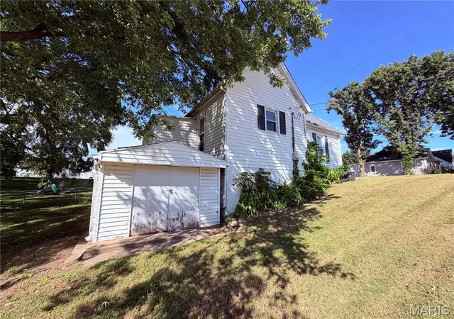 Photo 3 of Single family home for sale at 103 N Jefferson Ave, Collinsville, IL 62234 | MLS# MIS26059105 | Listing updated on 2026-09-14