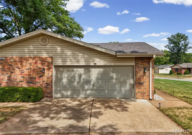 Photo 3 of Single family home for sale at 7055 Honey Ln, Saint Louis, MO 63129 | MLS# MIS26059106 | Listing updated on 2026-09-13