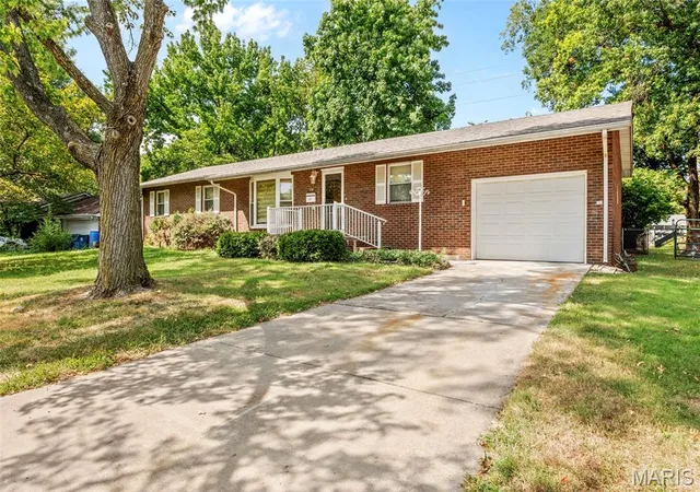 Single family home for sale at 714 W Sherman St, Bethalto, IL 62010 | MLS# MIS26059107