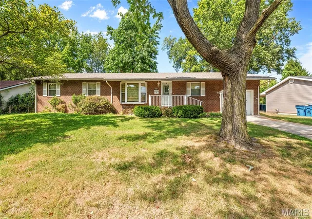Photo 2 of Sale Pending at 714 W Sherman St, Bethalto, IL 62010 | MLS# MIS26059107 | Listing updated on 2026-09-22