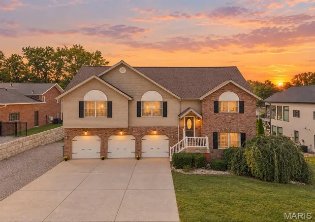 Photo 2 of Single family home for sale at 1581 Su Twan Dr, Worden, IL 62097 | MLS# MIS26059109 | Listing updated on 2026-10-08