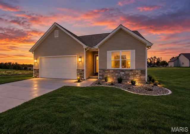 Photo 1 of Single family home for sale at 18854 Alyson Dr, Warrenton, MO 63383 | MLS# MIS26059131 | Listing updated on 2026-09-13