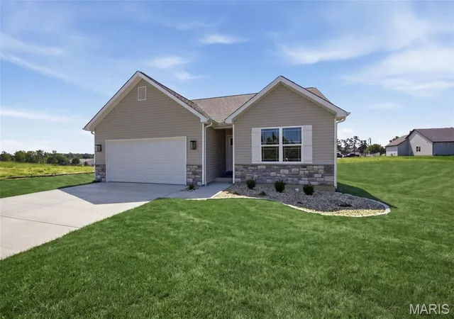 Photo 2 of Single family home for sale at 18854 Alyson Dr, Warrenton, MO 63383 | MLS# MIS26059131 | Listing updated on 2026-09-13