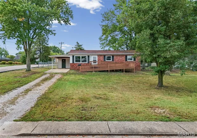 Photo 2 of Single family home for sale at 1002 Terrace Dr, Festus, MO 63028 | MLS# MIS26059132 | Listing updated on 2026-09-23