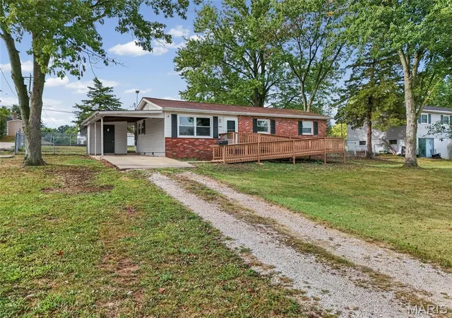 Photo 3 of Single family home for sale at 1002 Terrace Dr, Festus, MO 63028 | MLS# MIS26059132 | Listing updated on 2026-09-23