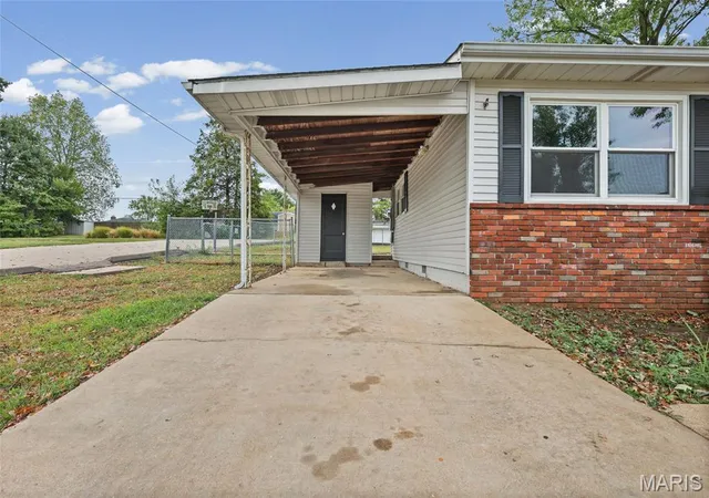 Photo 4 of Single family home for sale at 1002 Terrace Dr, Festus, MO 63028 | MLS# MIS26059132 | Listing updated on 2026-09-23