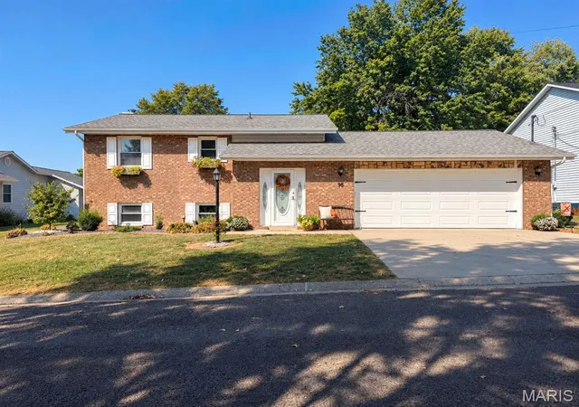 Photo 1 of Single family home for sale at 95 Sunray Dr, Highland, IL 62249 | MLS# MIS26059133 | Listing updated on 2026-09-21