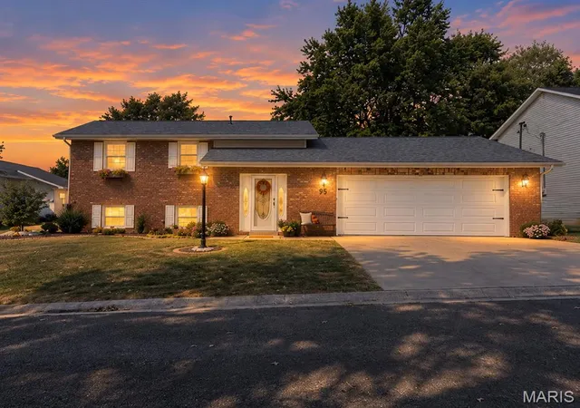 Photo 3 of Single family home for sale at 95 Sunray Dr, Highland, IL 62249 | MLS# MIS26059133 | Listing updated on 2026-09-21