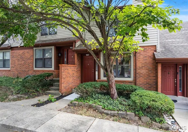 Condo for sale at 947 Quail Meadows Ct #E, Chesterfield, MO 63017 | MLS# MIS26059138
