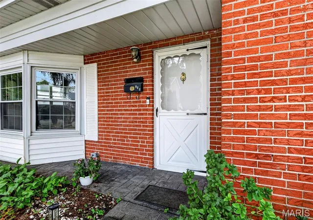 Photo 4 of Single family home for sale at 960 Washington St, Florissant, MO 63031 | MLS# MIS26059146 | Listing updated on 2026-09-23